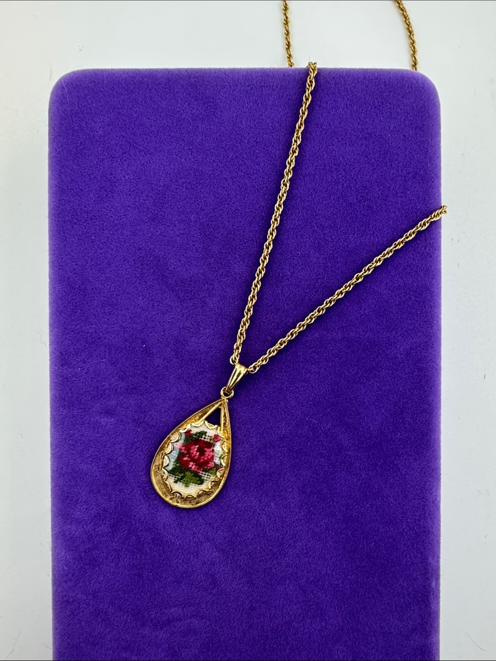 💛 Vintage Gold Plates Petit Point Floral Teardrop Necklace